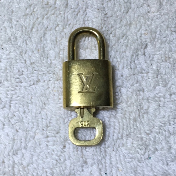 Louis Vuitton Brass '315' Padlock in Goldtone with Goldtone Key - Picture 1 of 8